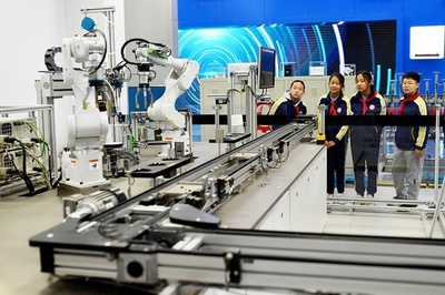 中国が「AIプラス工業インターネット」を発表 5万社以上を改造