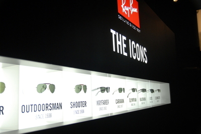 レイバン「ジ・アイコンズ」発売記念イベント、布袋寅泰がスペシャルライブを披露