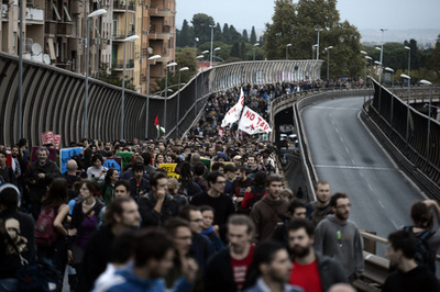 イタリアで反緊縮デモ