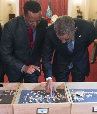 オバマ米大統領、「ルーシー」とご対面 エチオピア