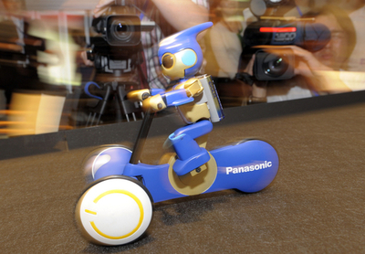 どこまで走れる？単3電池ロボット「ル・マン24時間耐久」でギネス挑戦