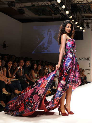 ＜09/10年秋冬ラクメ・ファッション・ウィーク＞ナレンドラ・クマールら、新作を発表