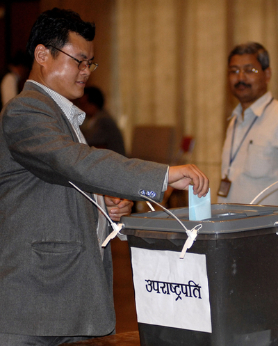 ネパール制憲議会、大統領選出ならず