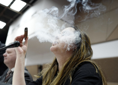 キューバ産ラムと葉巻は「独裁政権の資金源」 購入控えてと米当局