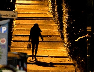 イタリア買春事件で珍判決、「被害少女に本を買い与えよ」 