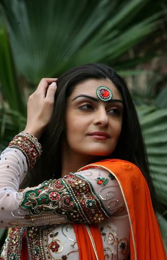 ニューデリー市内でブライダル・ファッションショー開催