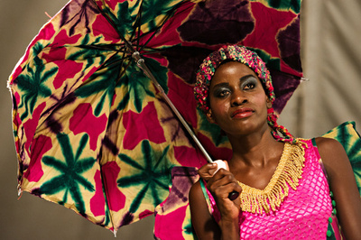 タンザニアで「スワヒリ・ファッション・ウィーク」開催