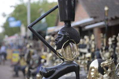 ワガドゥグのブロンズ彫刻、ブルキナファソ