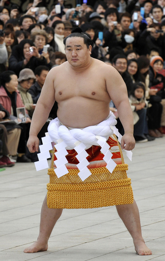 朝青龍、引退を表明