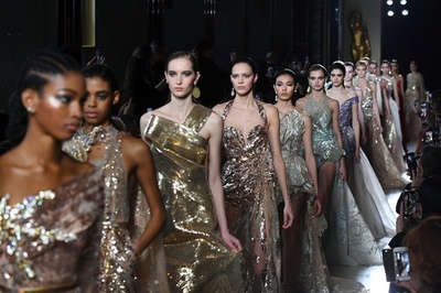 「エリー・サーブ」19年春夏パリ・オートクチュール