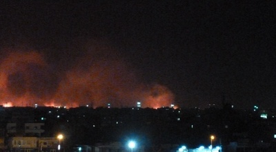 スーダン首都の軍需工場で爆発、火災が発生