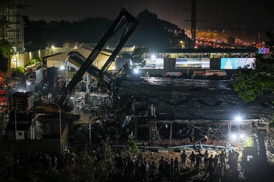 嵐で巨大看板倒壊、死傷者70人超 印ムンバイ