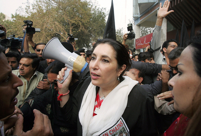 パキスタン、元首相は反大統領デモを計画　政府は「非常事態は1か月以内に解除の方向」