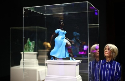 現代女性テーマの像、26年からトラファルガー広場に展示 英