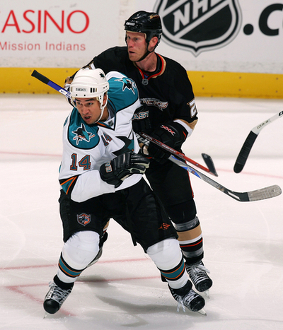 シャークス プレシーズンマッチでダックスを降す