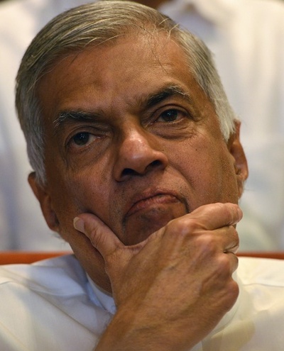 スリランカ大統領、議会を停止 政治的混乱が拡大