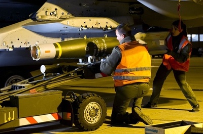 仏軍、マリ北部を空爆 イスラム勢力は逃走