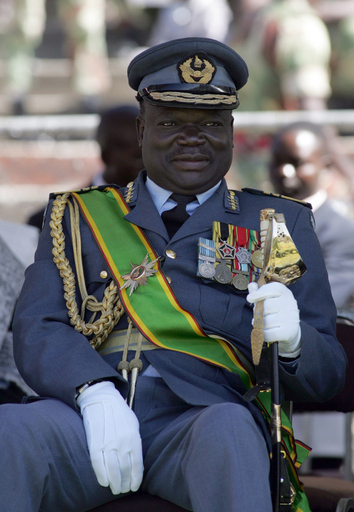 ジンバブエ政府、「テロ」があったと主張 空軍トップへの銃撃で