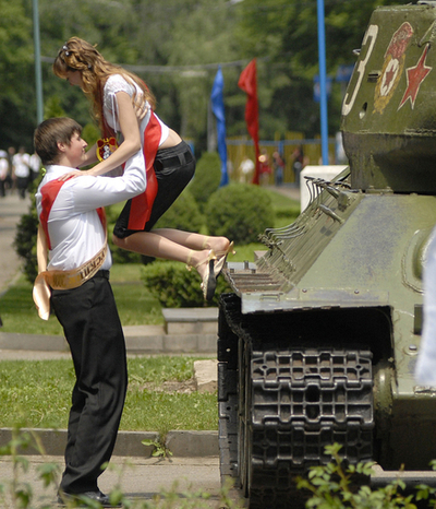 各地で一斉に卒業パーティー、ロシア