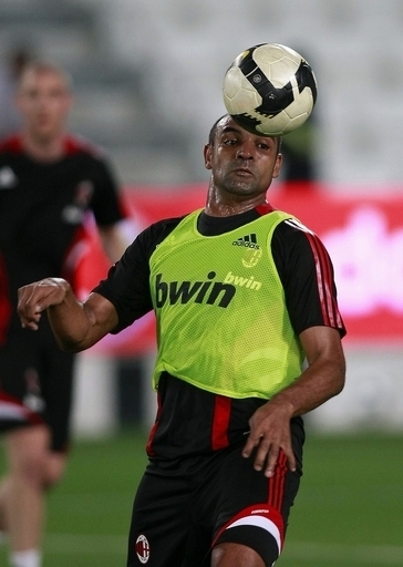 ミラン エメルソンとの契約を解除