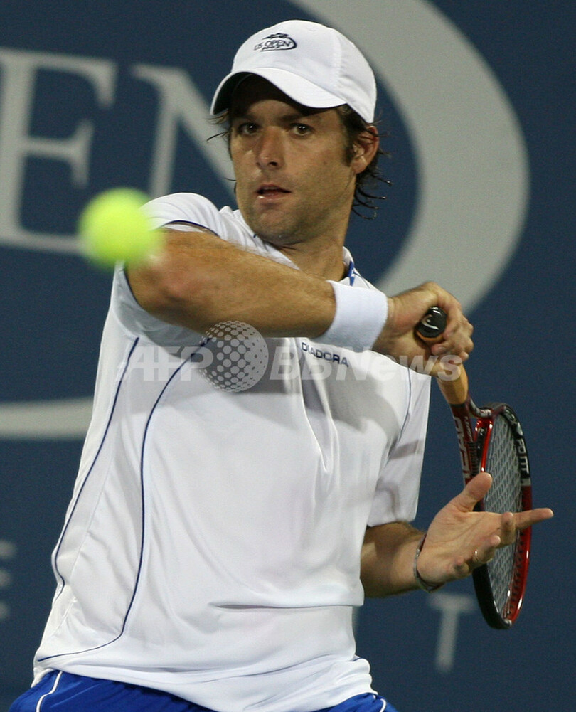 ヒューイット カレリに敗れ2回戦敗退に