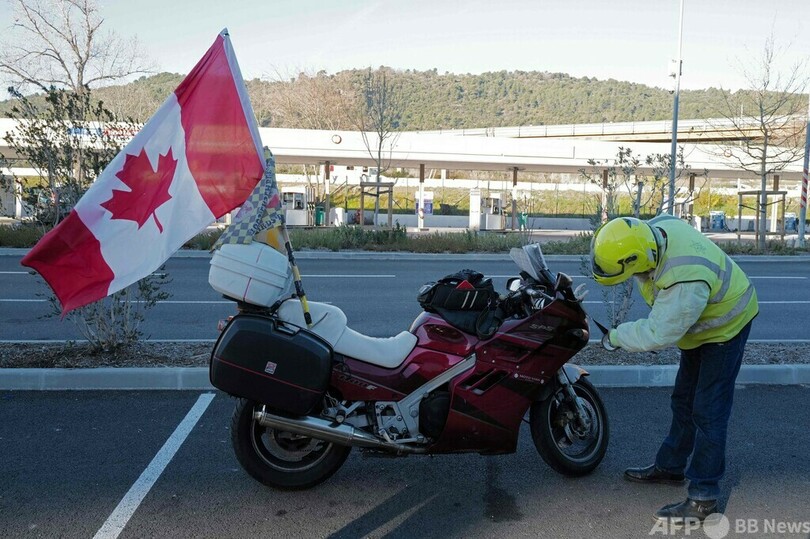 パリ、「自由の車隊」デモ禁止 カナダ発の反コロナ規制運動