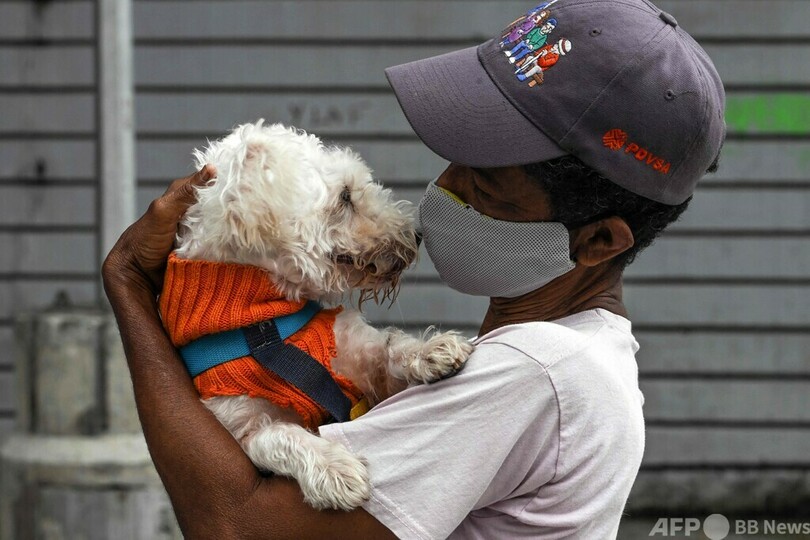 動物虐待の厳罰化を、ペットと一緒に訴え 南米ベネズエラ