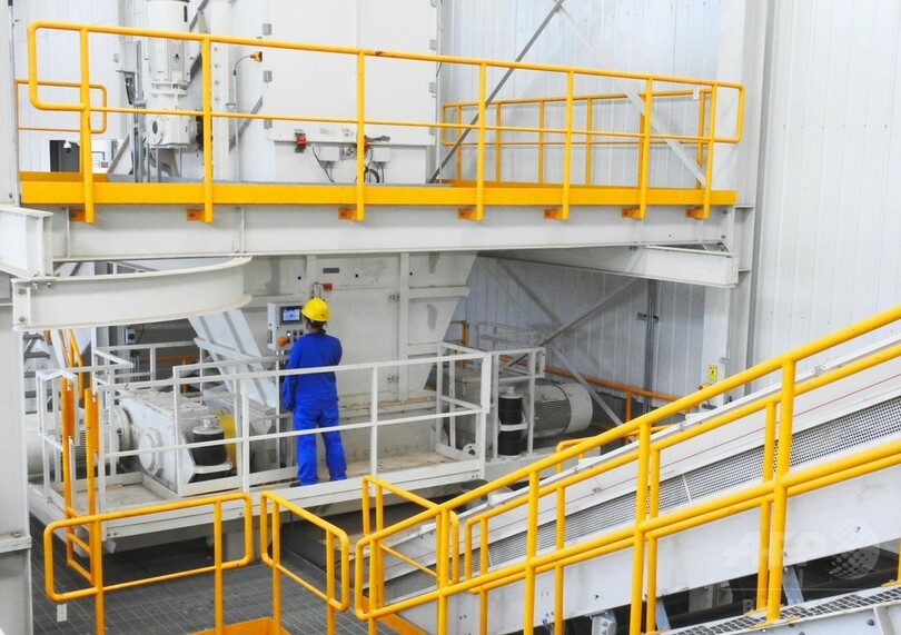 国内初のバイオ式ごみ処理機のラインテスト 江蘇