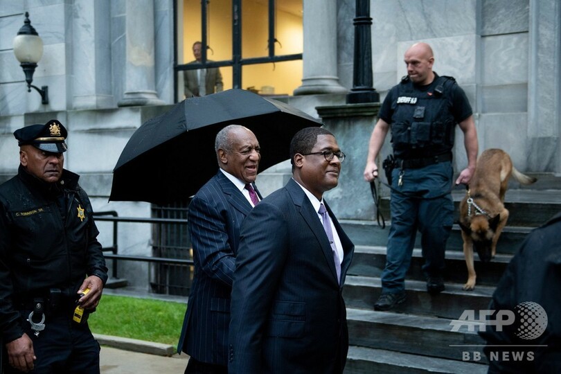 B・コスビー被告に3年以上10年以下の禁錮刑、手錠姿で退廷