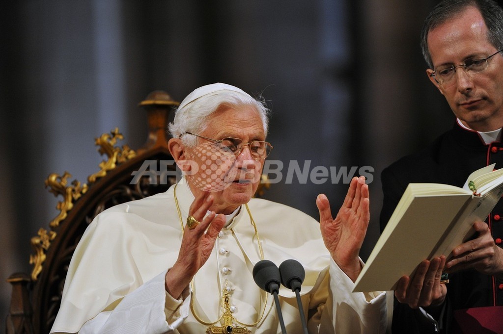 ローマ法王退位のスクープ記者、成功のカギはラテン語 ローマ法王退位のスクープ記者、成功のカギはラテン語