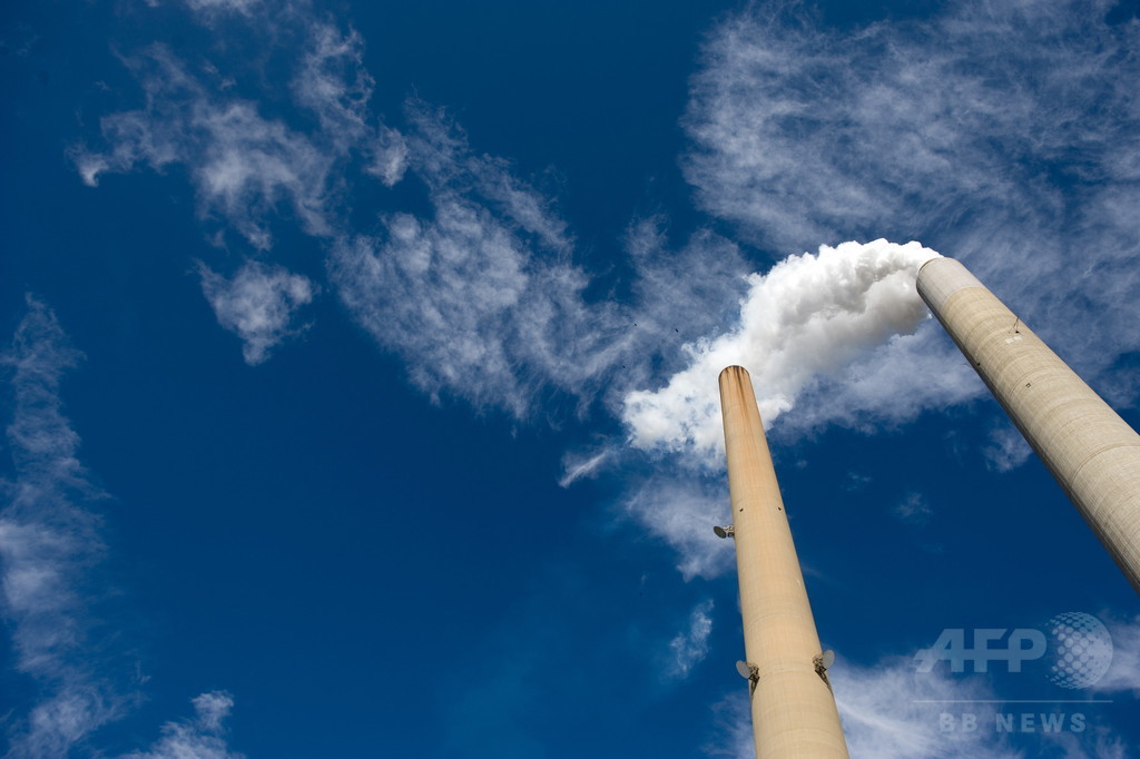 CO2排出、初の減少見通し 2015年 中国の石炭使用減少で CO2排出、初の減少見通し 2015年 中国の石炭使用減少で