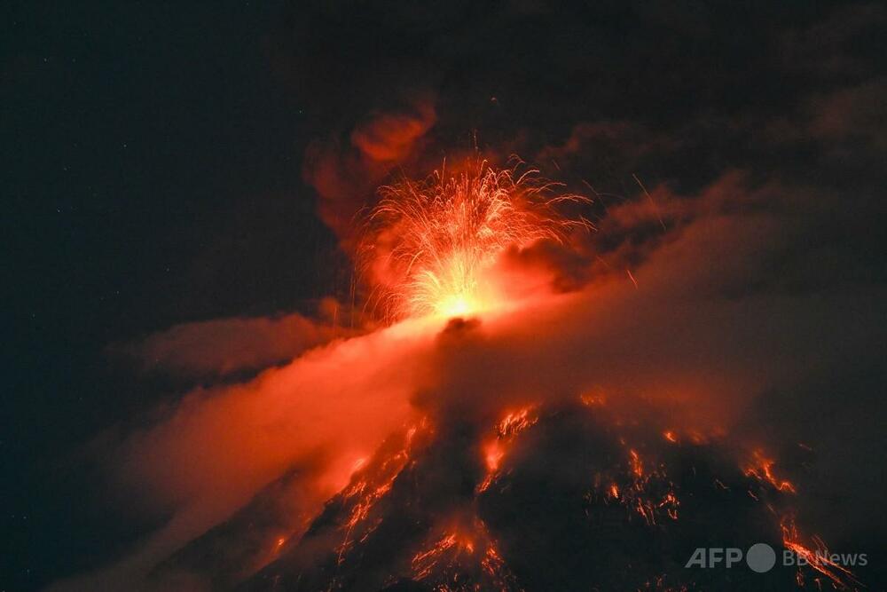 グアテマラでフエゴ山噴火、オレンジ警報発令し避難開始