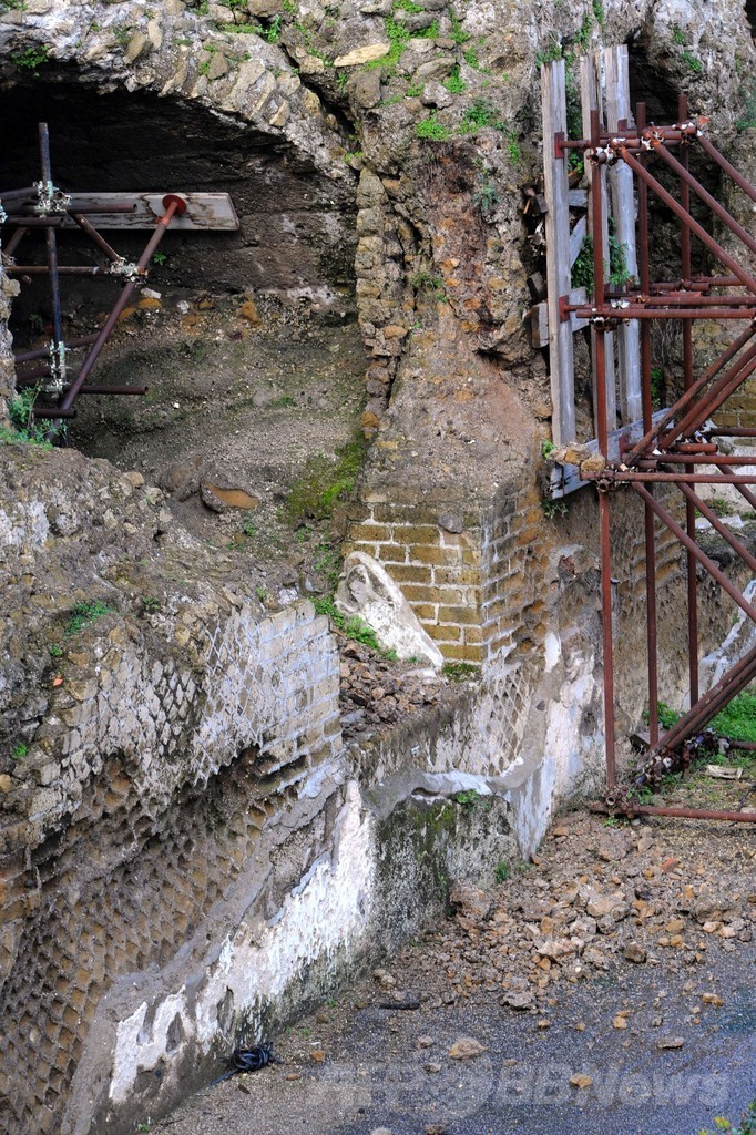 ポンペイ遺跡で崩落、投資家に支援を要請 伊首相