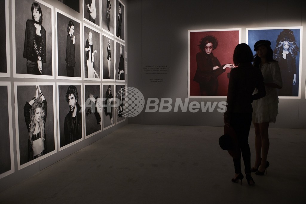 シャネルのリトル ブラック ジャケット写真展、レセプションに豪華