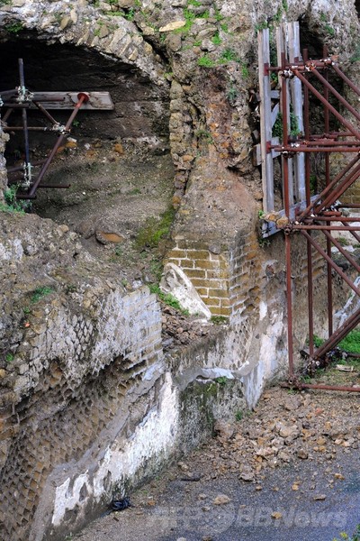 ポンペイ遺跡で崩落、投資家に支援を要請 伊首相