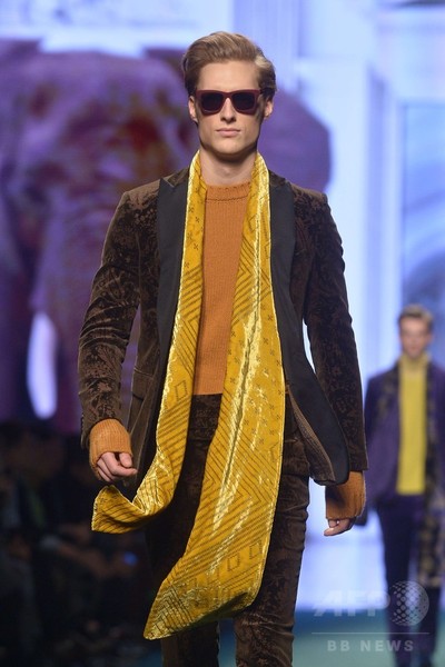 コーデュロイやベルベットで大人の男性像、「エトロ」15/16年秋冬メンズ