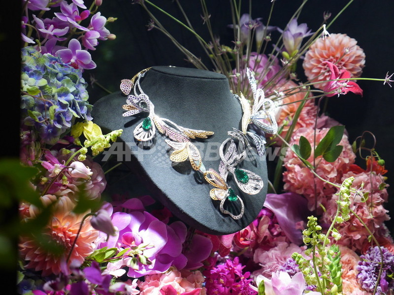 ブシュロン×東信によるハイジュエリーミュージアム＆カフェ、27日から