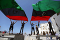 リビア・ベンガジ（Benghazi）でムアマル・カダフィ（Moamer Kadhafi）大佐への逮捕状発行を喜ぶ反体制派（2011年6月27日撮影）。(c)AFP/PATRICK BAZ