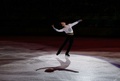 ソチ冬季五輪、フィギュアスケート・エキシビションの演技に臨むデニス・テン（Denis Ten、2014年2月22日撮影）。(c)AFP/ADRIAN DENNIS