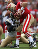 フォーティナイナーズのQBトレント・ディルファー（%%Trent Dilfer%%）にサックするラムズのウィル・ウィザースプーン（%%Will Witherspoon%%、左）。(c)AFP/Getty Images Jed Jacobsohn