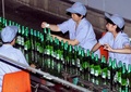 中国東部・青島にある青島ビールの工場（2002年2月18日撮影、資料写真）。(c)AFP