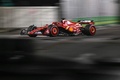 24F1第18戦シンガポールGP予選に臨むフェラーリのシャルル・ルクレール（2024年9月21日撮影）。(c)Lillian SUWANRUMPHA/AFP