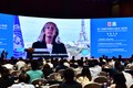 ビデオ方式であいさつするユネスコ教育事務局長補のステファニア・ジャンニーニ氏（2020年9月28日撮影）。(c)Xinhua News