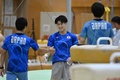 都内で練習に臨む体操男子の橋本大輝（中央、2024年6月21日撮影）。(c)Kazuhiro NOGI / AFP