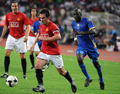 ボールをキープするマンチェスター・ユナイテッドのギャリー・ネビル（%%Gary Neville%%、中央）。（2008年7月27日撮影）(c)AFP