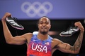 パリ五輪、陸上男子400メートル決勝。金メダル獲得を喜ぶ米国のクインシー・ホール（2024年8月7日撮影）。(c)Kirill KUDRYAVTSEV / AFP