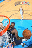 12-13NBAは5日、カンファレンス準決勝（7回戦制）が行われ、オクラホマシティ・サンダー（Oklahoma City Thunder）は93-91でメンフィス・グリズリーズ（Memphis Grizzlies）との初戦を制した。

シュートを狙うメンフィス・グリズリーズのザック・ランドルフ（Zach Randolph、2013年5月5日撮影）。(c)AFP/Getty Images/NBAE/Layne Murdoch