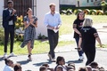 南アフリカのケープタウンにあるNGOに到着したヘンリー王子とメーガン妃（2019年9月23日撮影）。(c) DAVID HARRISON / POOL / AFP