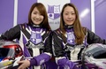 FIA-F4選手権のシーズン開幕を控え、静岡県小山町の富士スピードウェイでインタビューに応じた今橋彩佳（左）と小山美姫（2016年3月23日撮影）。(c)AFP/TORU YAMANAKA