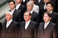 東京都内の首相官邸で、写真撮影に臨む石破茂新内閣の閣僚（2024年10月1日撮影）。(c)Rodrigo Reyes Marin / POOL / AFP